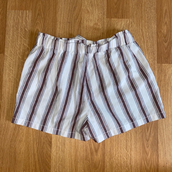 Ci Sono High-waisted Pinstripe Shorts - Picture 2 of 4